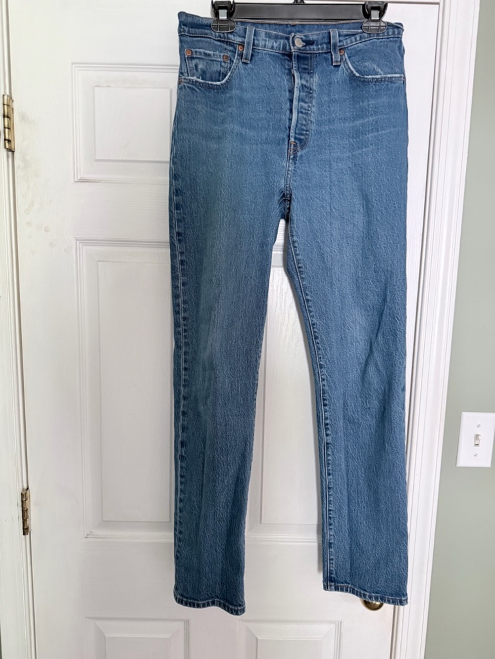 Levi's Straight Leg Women’s Jeans in Medium Blue Denim